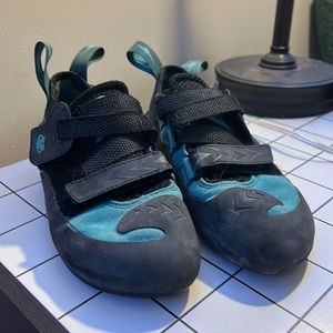 Evolv Climbing Shoes Barely Used